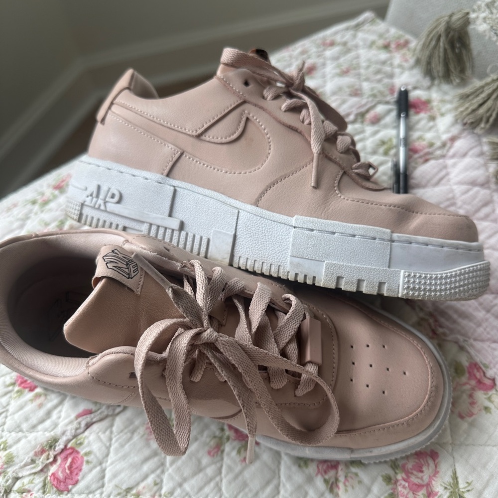 NIKE AIR FORCE ONE only wore once!